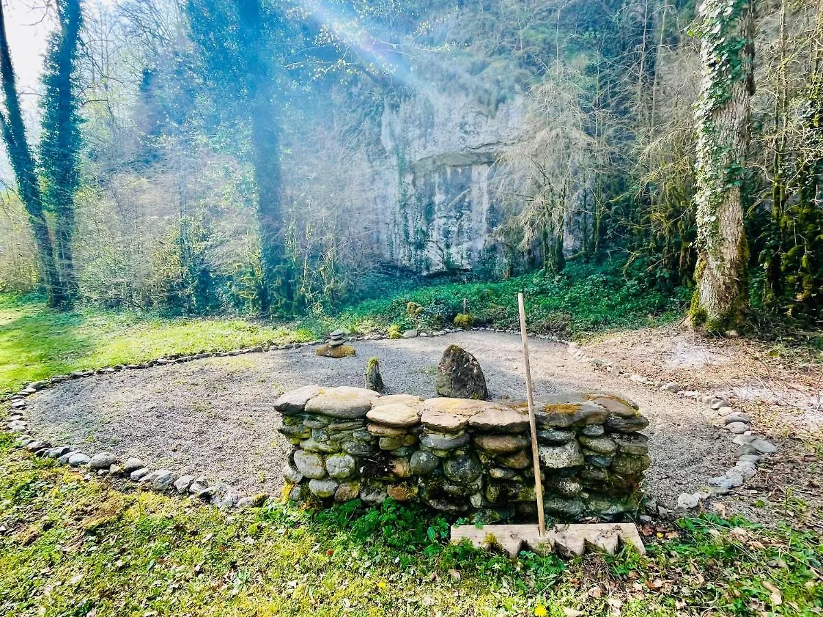 Les Contes Bed & Breakfast Fougax-et-Barrineuf 0*,
