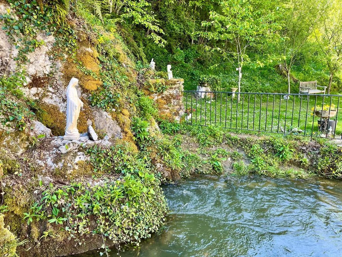 Les Contes Bed & Breakfast Fougax-et-Barrineuf