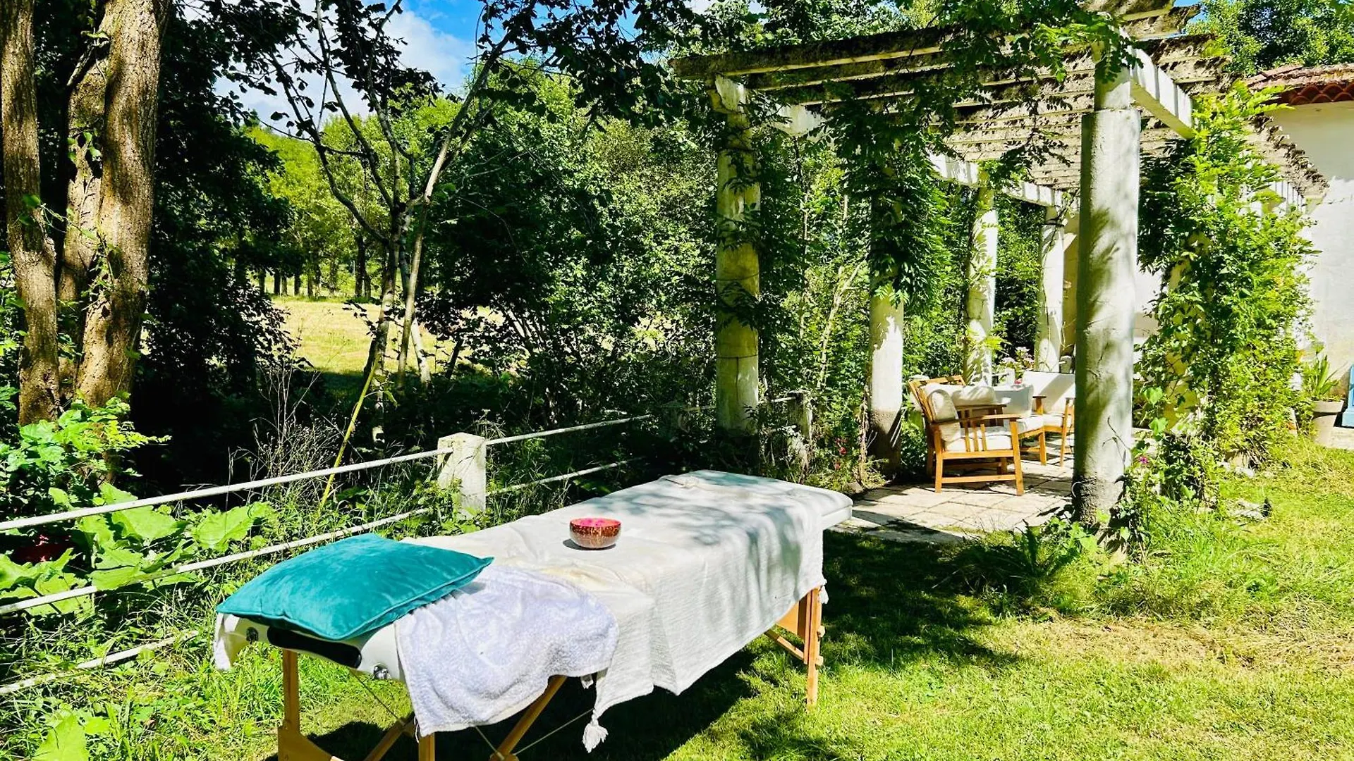 Les Contes Bed & Breakfast Fougax-et-Barrineuf France