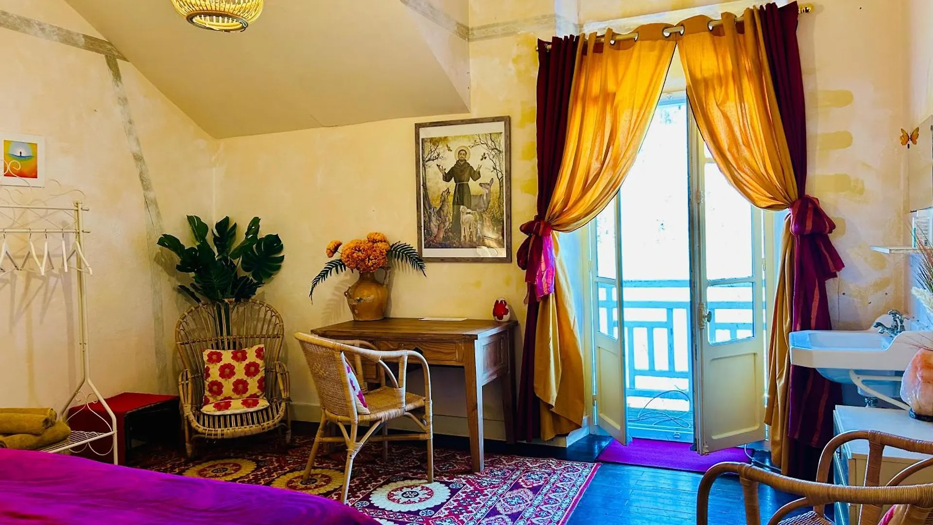 Les Contes Bed & Breakfast Fougax-et-Barrineuf