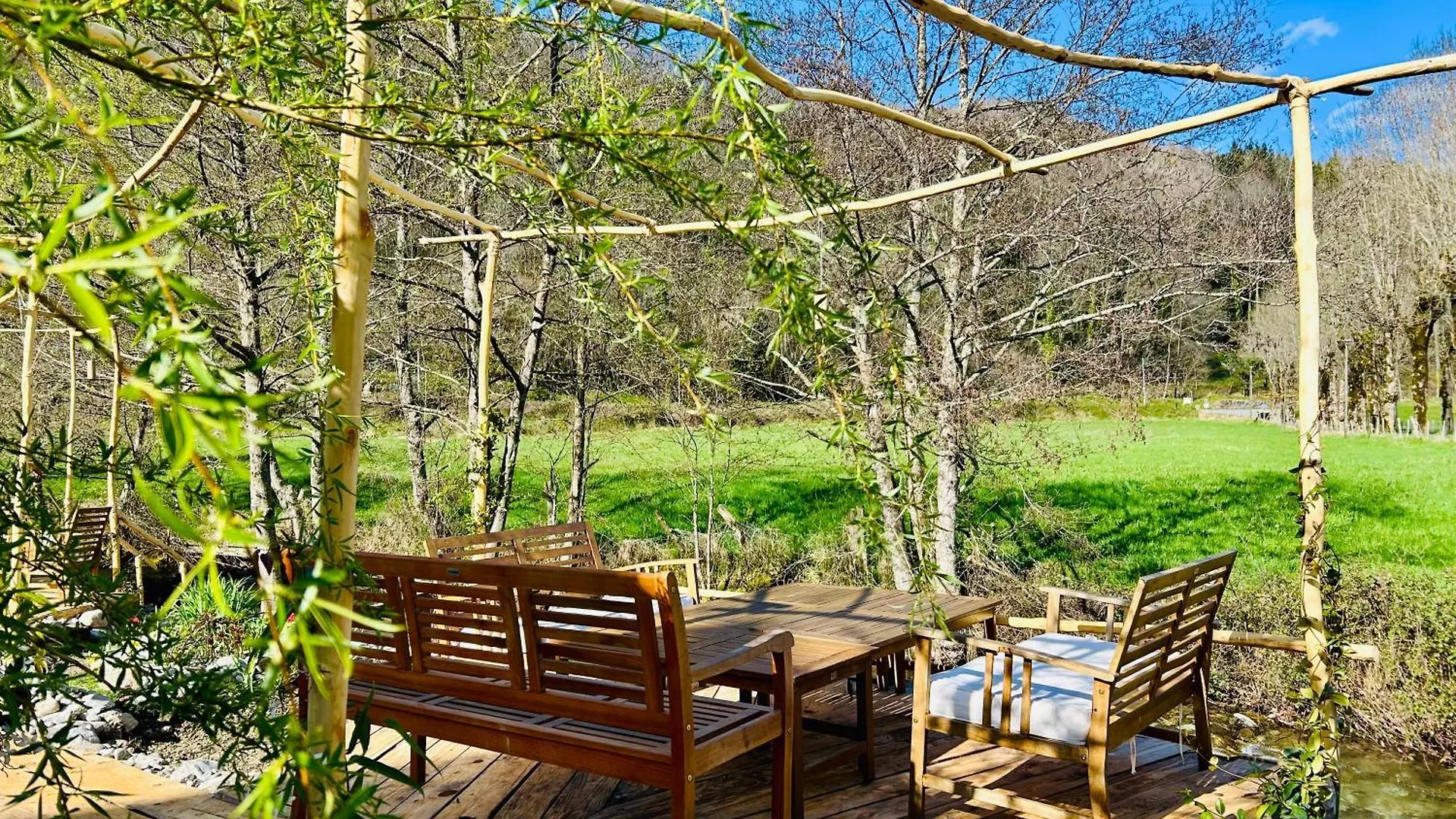 Les Contes Bed & Breakfast Fougax-et-Barrineuf