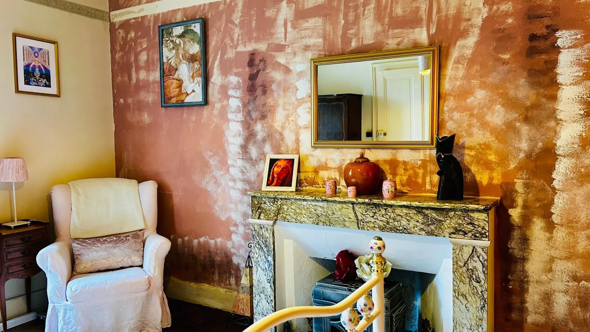 Les Contes Bed & Breakfast Fougax-et-Barrineuf
