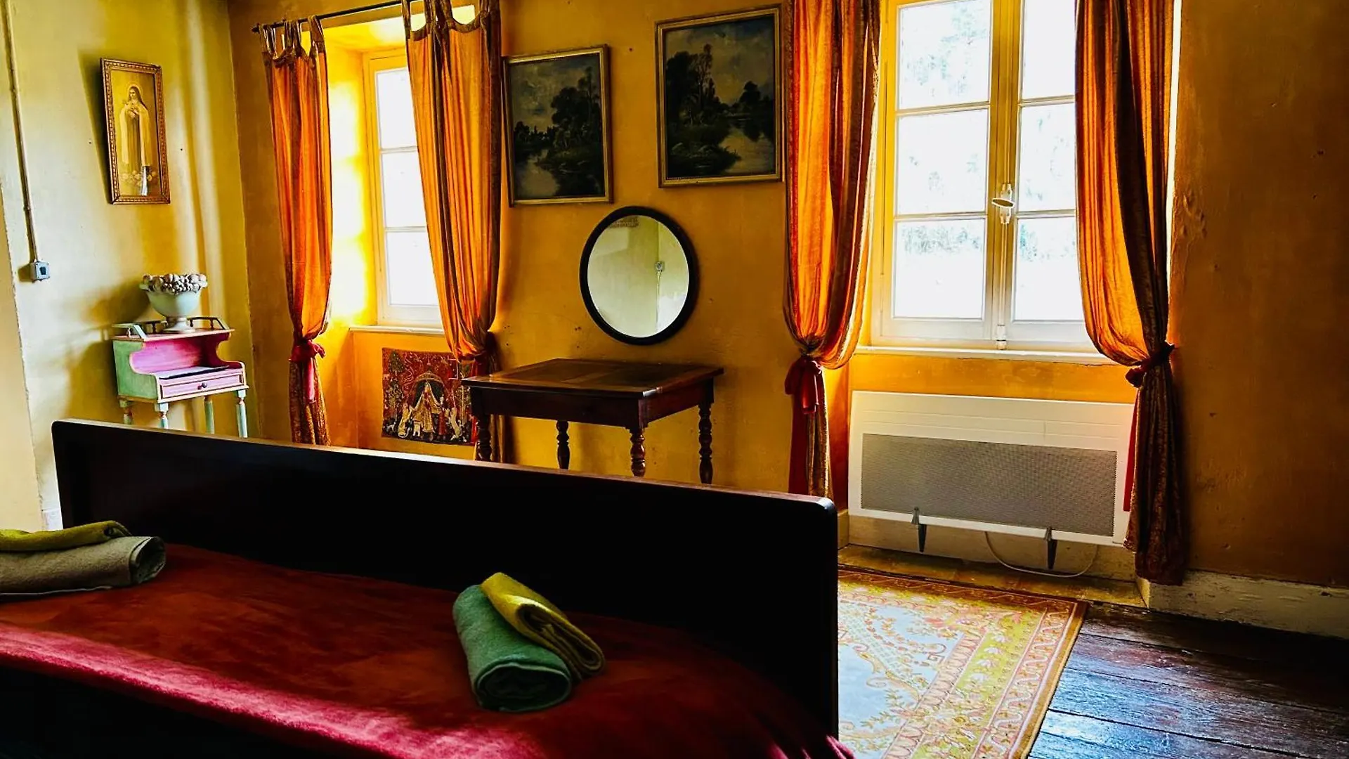 Les Contes Bed & Breakfast Fougax-et-Barrineuf 0*,  France