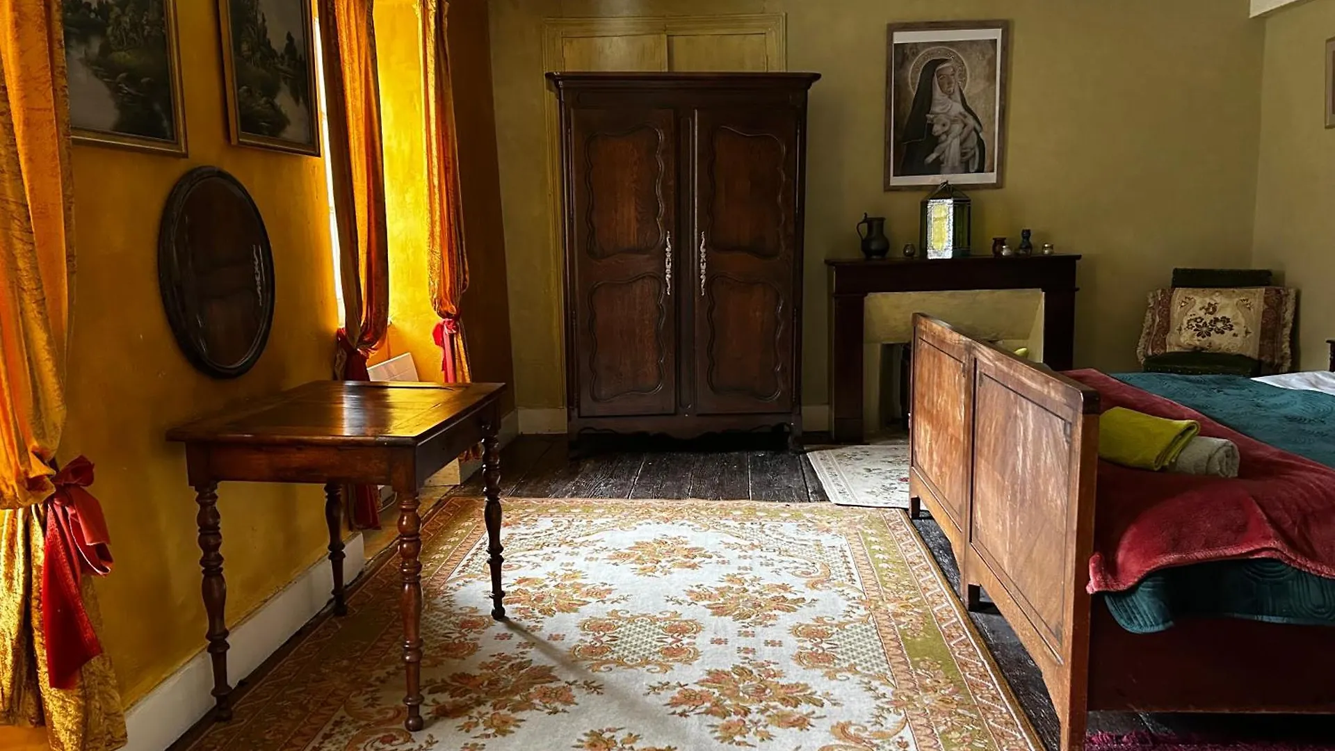 Les Contes Bed & Breakfast Fougax-et-Barrineuf France