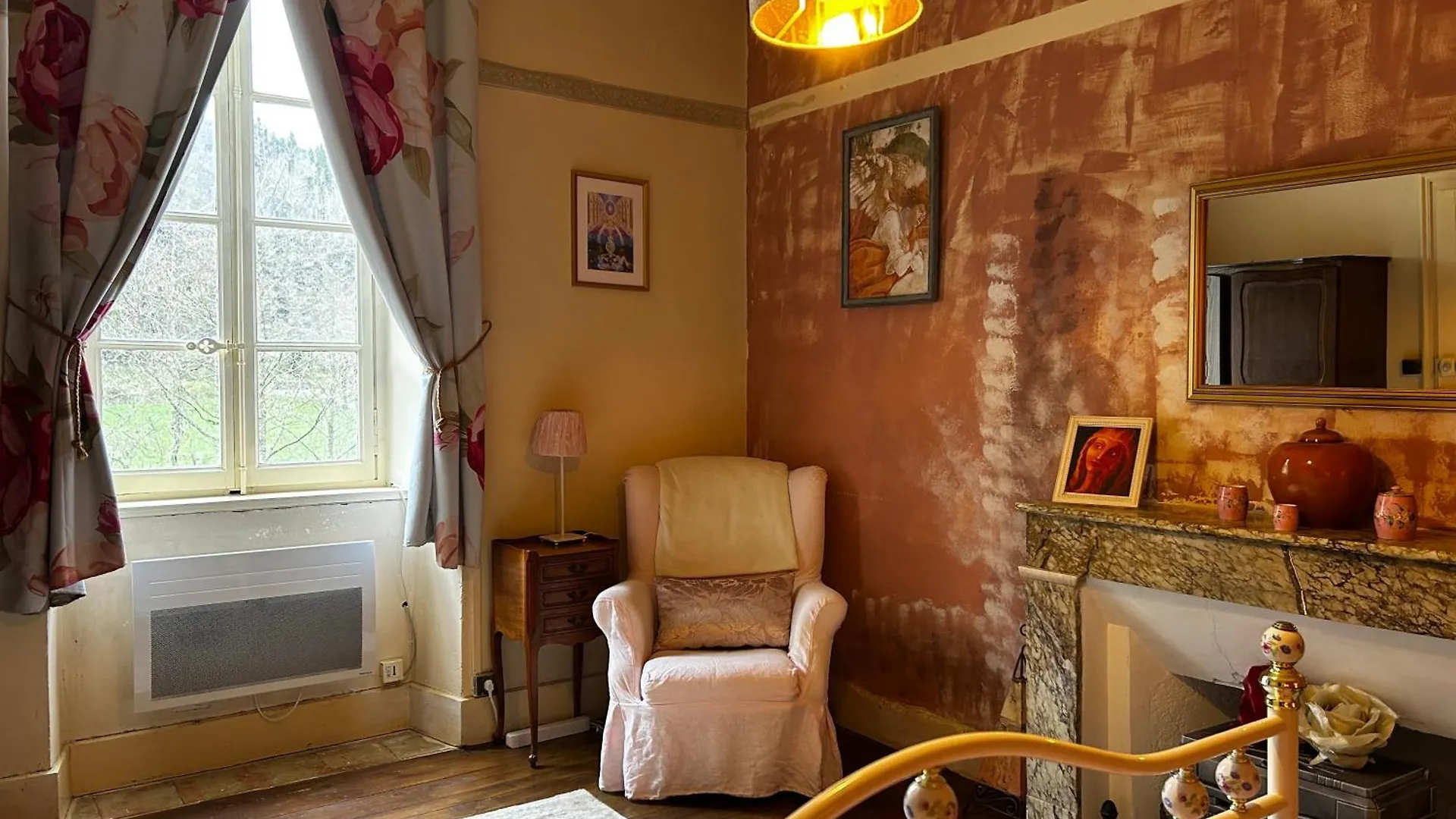 Les Contes Bed & Breakfast Fougax-et-Barrineuf