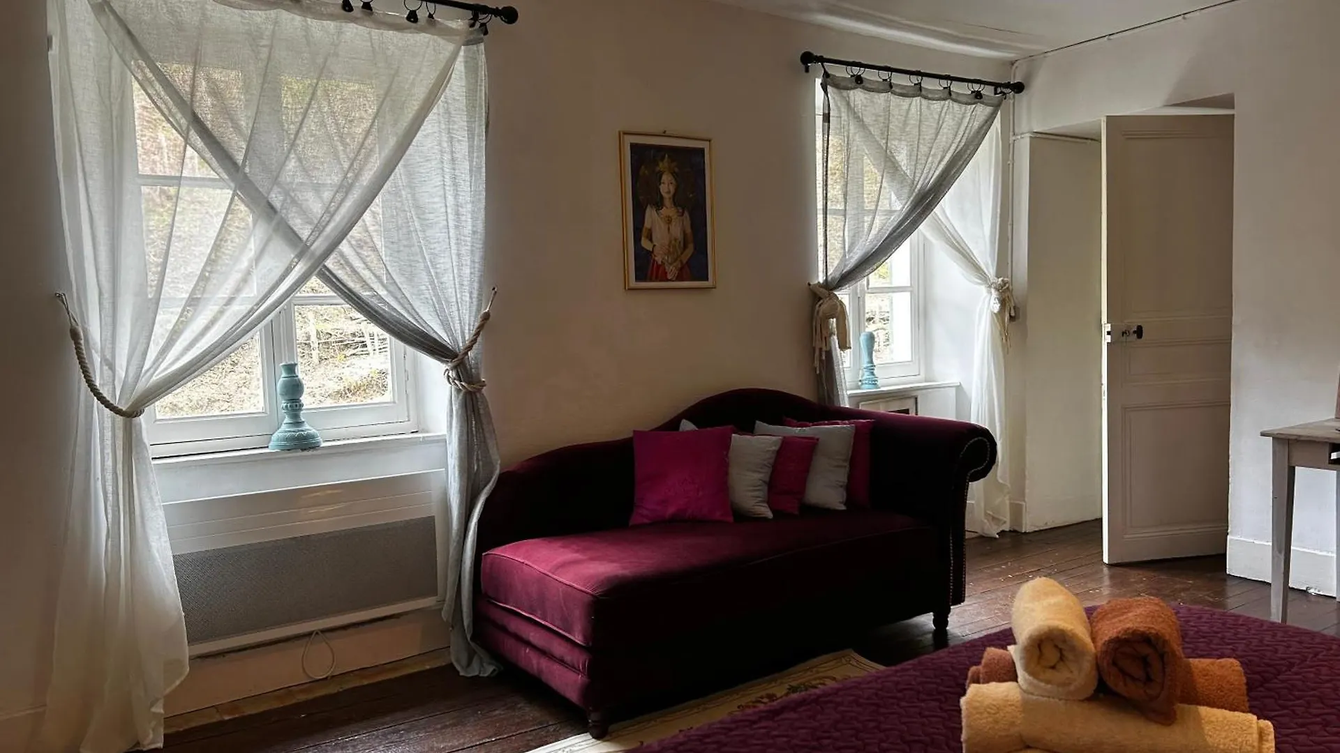 Les Contes Bed & Breakfast Fougax-et-Barrineuf