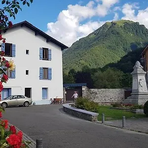Aux Volets Bleus D'aulus Apartamento
