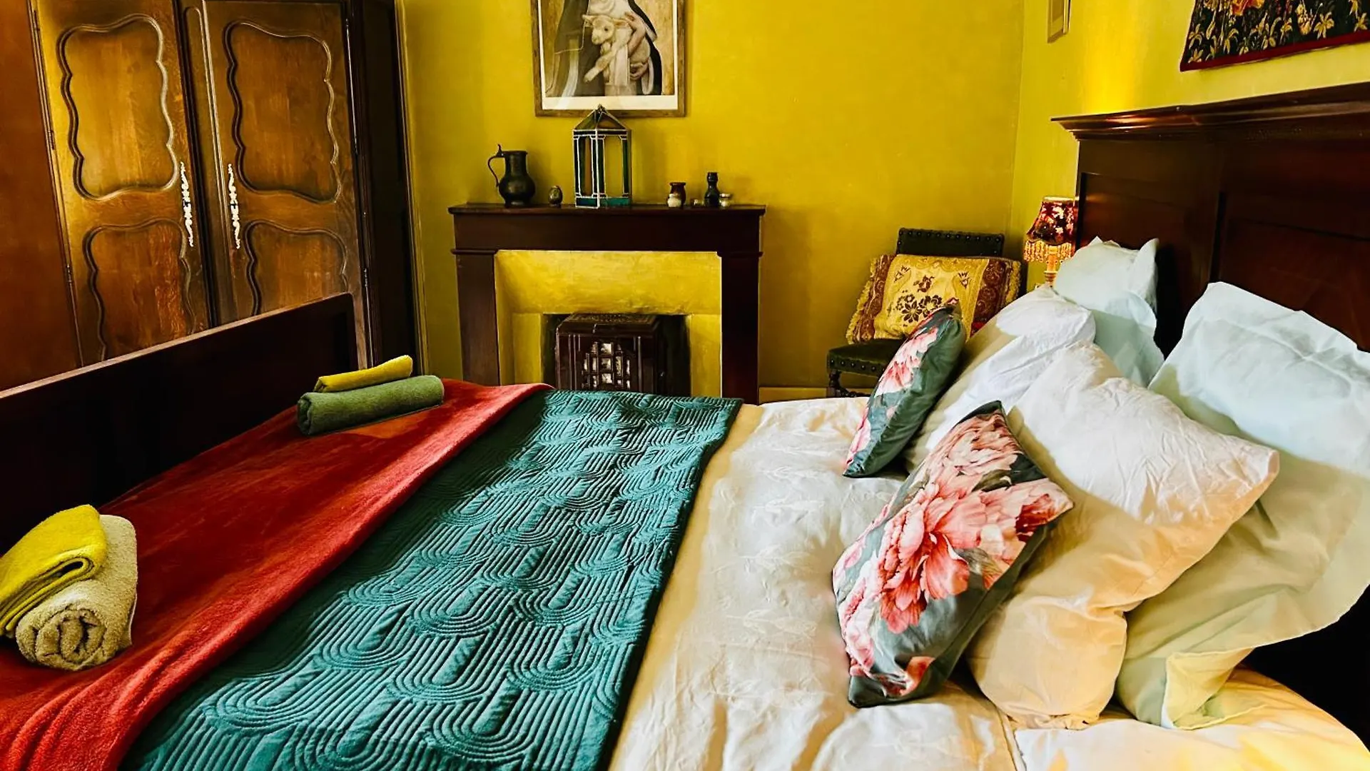 Les Contes Bed & Breakfast Fougax-et-Barrineuf